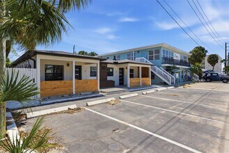 113 145th Ave in Madeira Beach, FL - Foto de edificio - Building Photo