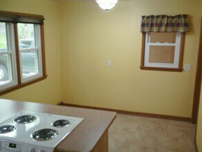 6001 Queens Way in Monona, WI - Building Photo - Building Photo