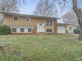 1203 Princeton Dr in O'Fallon, IL - Building Photo