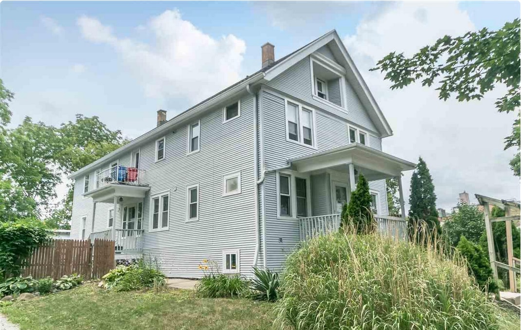 8831 W Maple St in West Allis, WI - Building Photo