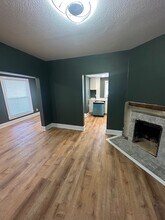 921 Clay St, Unit #1 in Cedar Falls, IA - Building Photo - Building Photo