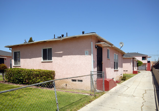 1131 W 90th St in Los Angeles, CA - Building Photo - Building Photo