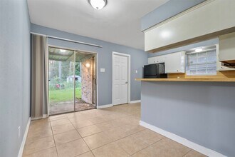 1204 Crescent Blvd in Cleveland, TX - Building Photo - Building Photo