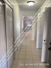8832 Sandcastle Ct in Fort Worth, TX - Foto de edificio - Building Photo