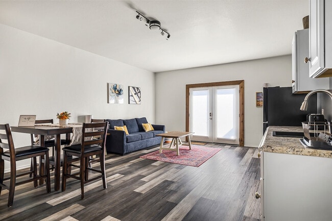 311 Evening Grosbeak Dr