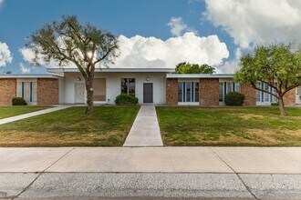 13066 N 100th Dr in Sun City, AZ - Building Photo - Building Photo