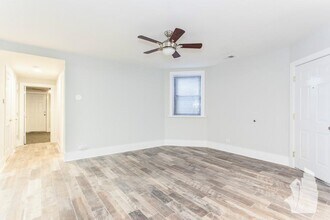 2922 W Logan Blvd, Unit 3 in Chicago, IL - Building Photo - Building Photo