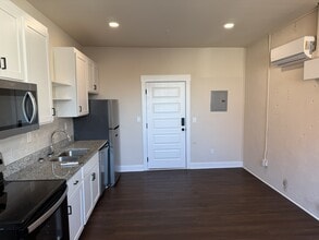 128 N Main St in Cornelia, GA - Building Photo - Building Photo