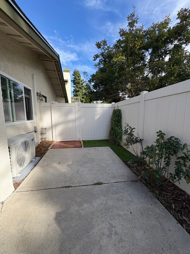 136 Countrywood Ln in Encinitas, CA - Building Photo - Building Photo