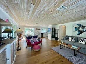 924 Coquina Ln, Unit 4 in Vero Beach, FL - Building Photo - Building Photo