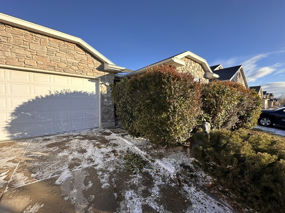 8387 S 6430 W in West Jordan, UT - Building Photo