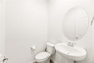 28357 Cats Claw Dr in Winchester, CA - Building Photo - Building Photo