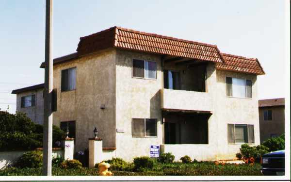 5430 Driftwood St in Oxnard, CA - Building Photo