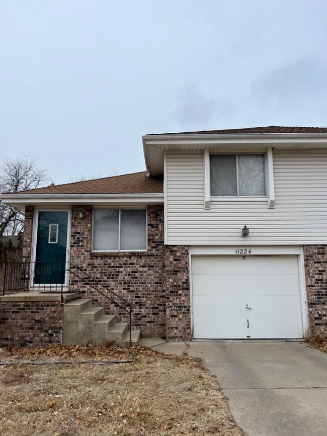 property at 11224 Roxbury Dr