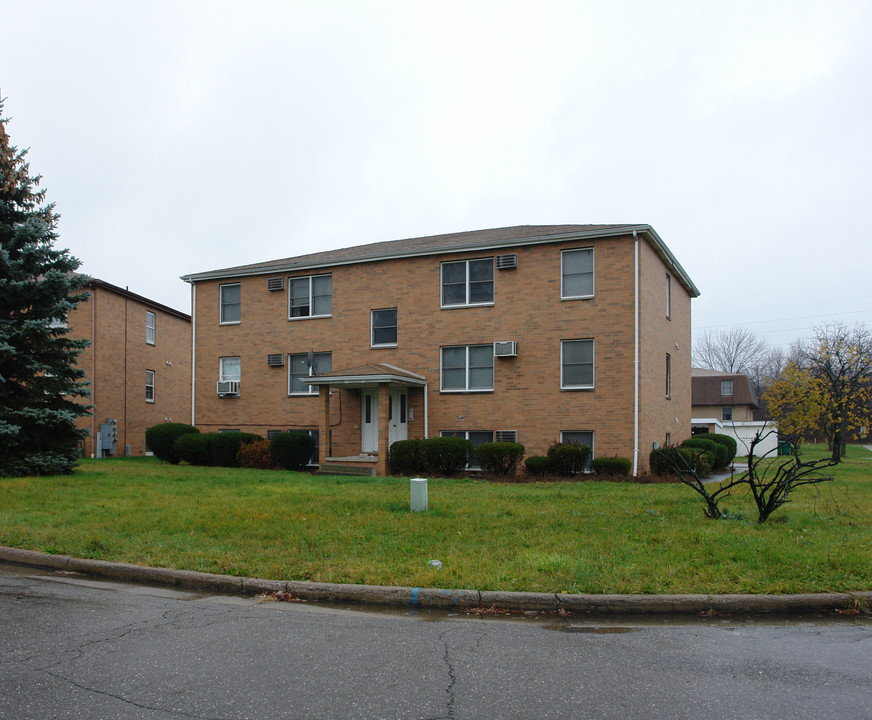 1977 Wolosyn Cir in Youngstown, OH - Building Photo