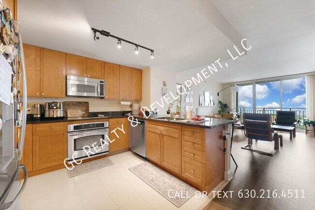 807 Davis St in Evanston, IL - Building Photo - Building Photo