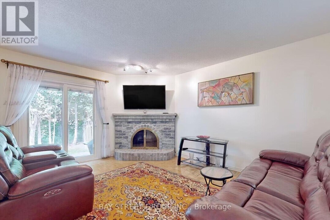 46 Gilmore Crescent in Vaughan, ON - Building Photo