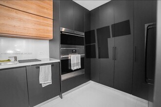 5600 Collins Ave, Unit 14K in Miami Beach, FL - Building Photo - Building Photo