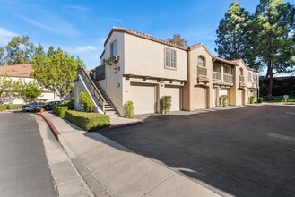 155 N Cross Creek Rd, Unit A in Orange, CA - Building Photo - Building Photo