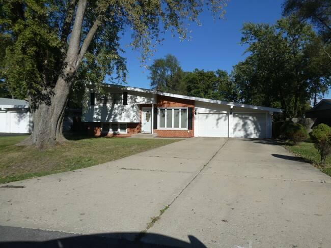 property at 5N273 Eagle Ter