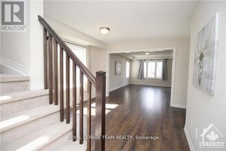 507 Foxlight Cir in Ottawa, ON - Building Photo - Building Photo