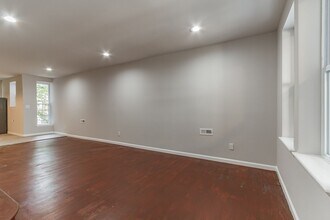 5628 Broomall St in Philadelphia, PA - Foto de edificio - Building Photo