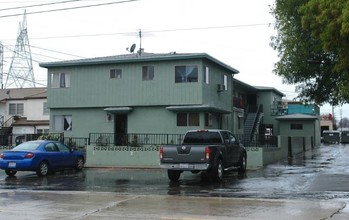 5915 Cahuenga Blvd in North Hollywood, CA - Foto de edificio - Building Photo