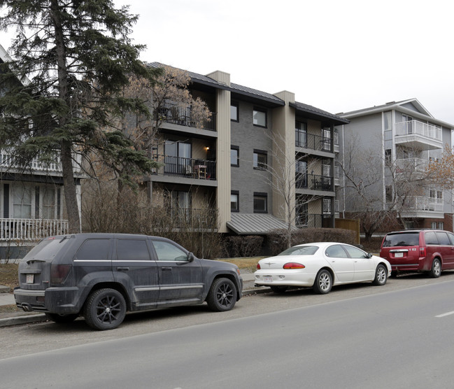 1711 11th Ave SW in Calgary, AB - Building Photo - Primary Photo