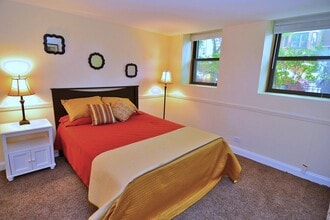 2749 N Hampden Ct, Unit 1G in Chicago, IL - Foto de edificio - Building Photo