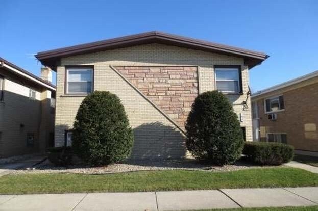 18413 Torrence Ave in Lansing, IL - Building Photo