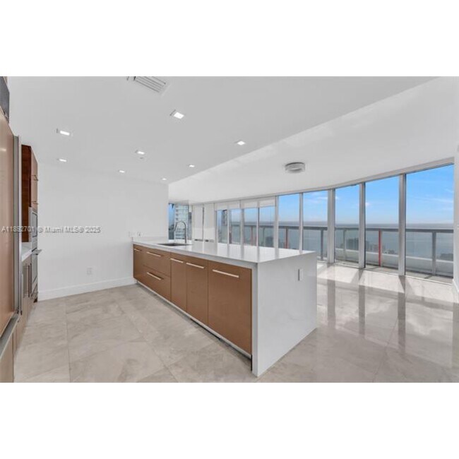 465 Brickell Ave in Miami, FL - Building Photo - Building Photo