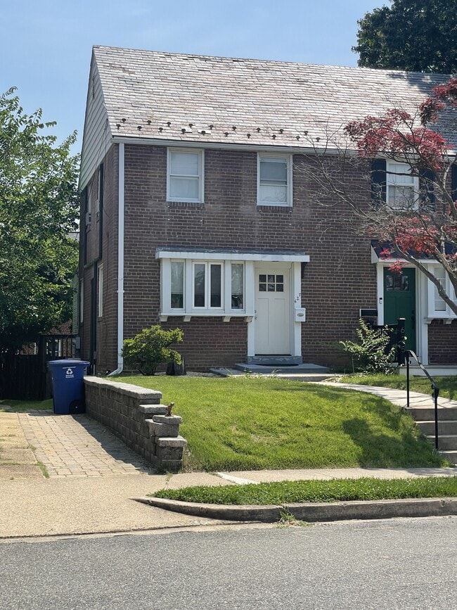 property at 627 N Nelson St