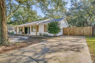 207 McClure Dr in Gulf Breeze, FL - Building Photo - Building Photo
