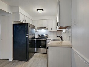 3741 Woodford Ave NW in Canton, OH - Building Photo - Building Photo