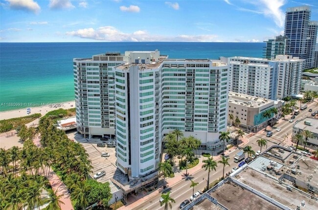 7135 Collins Ave in Miami, FL - Building Photo - Building Photo