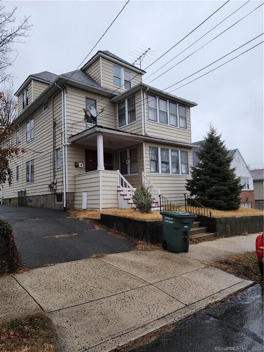 1442 Wood Ave in Bridgeport, CT - Building Photo