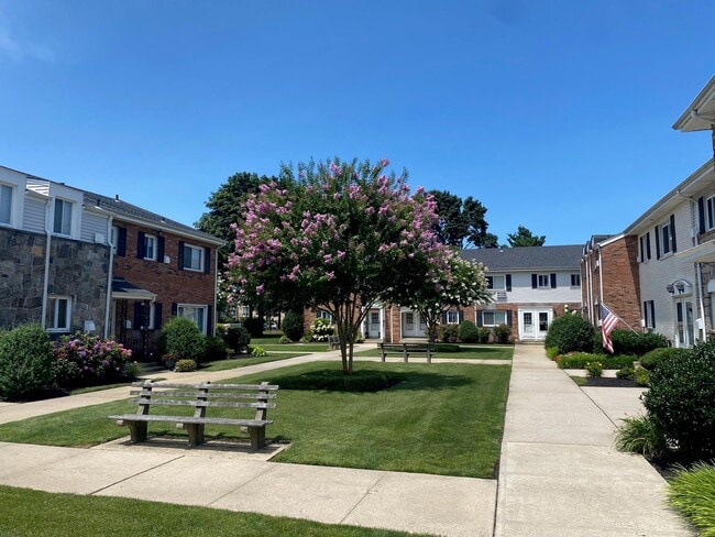 412 Dawson Ln in Jericho, NY - Building Photo - Building Photo