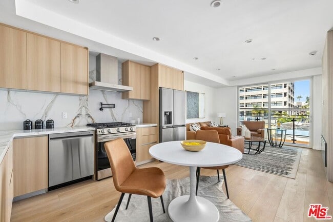 property at 1414 S Beverly Dr