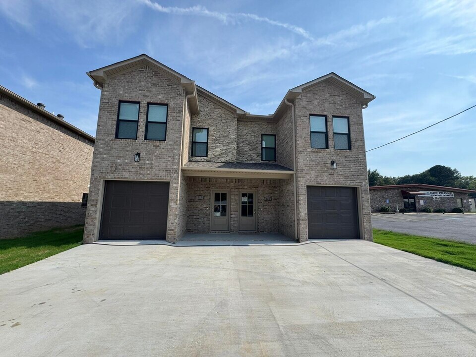 215 N Elm St in Jacksonville, AR - Building Photo