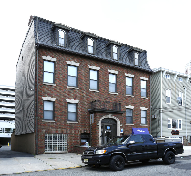 93-94 Bayard St in New Brunswick, NJ - Building Photo