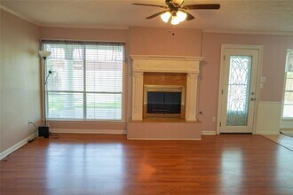 221 Normal Park Dr in Huntsville, TX - Building Photo - Building Photo