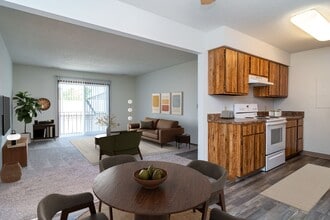 Vista Apartments in Omaha, NE - Building Photo - Interior Photo