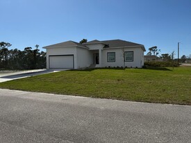 63 Coxswain Cir in Placida, FL - Building Photo