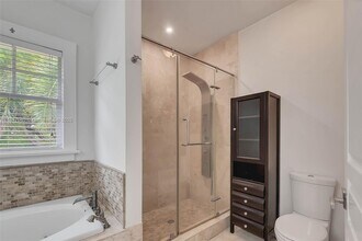1432 SW 11th St in Miami, FL - Foto de edificio - Building Photo