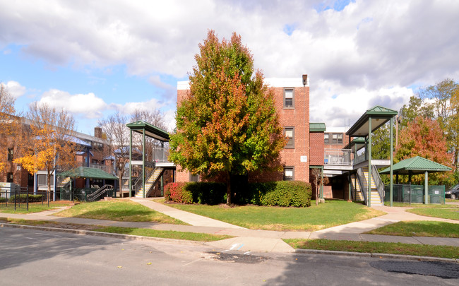 Capital Woods in Albany, NY - Foto de edificio - Building Photo