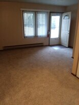 304 W Williams St, Unit 2 in Dunkerton, IA - Building Photo