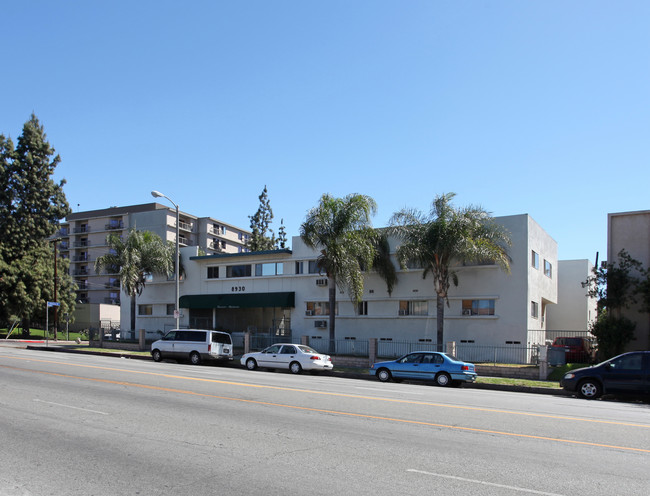 8930 Van Nuys Blvd in Panorama City, CA - Building Photo - Building Photo