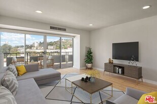 1155 N La Cienega Blvd in West Hollywood, CA - Building Photo