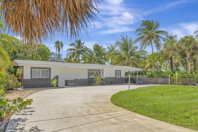 1911 Cypress Ave in Fort Pierce, FL - Building Photo - Building Photo