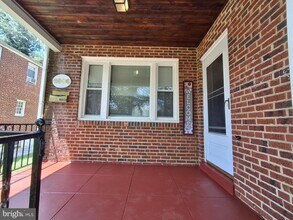 3906 Rosecrest Ave in Baltimore, MD - Foto de edificio - Building Photo
